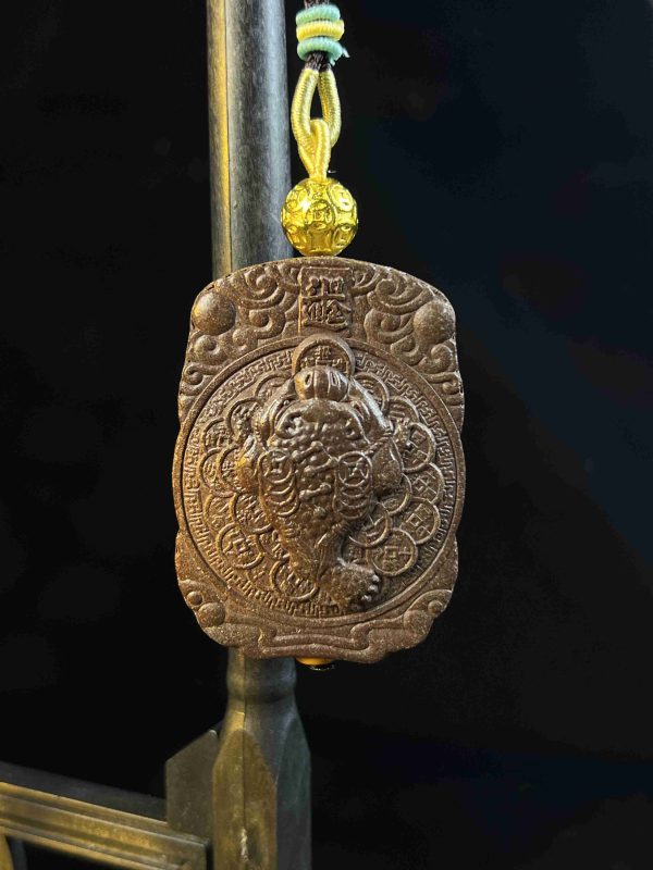 To Pluck the Laurel and Welcome the Gold: A Fortune Tied to the Sacred Scent