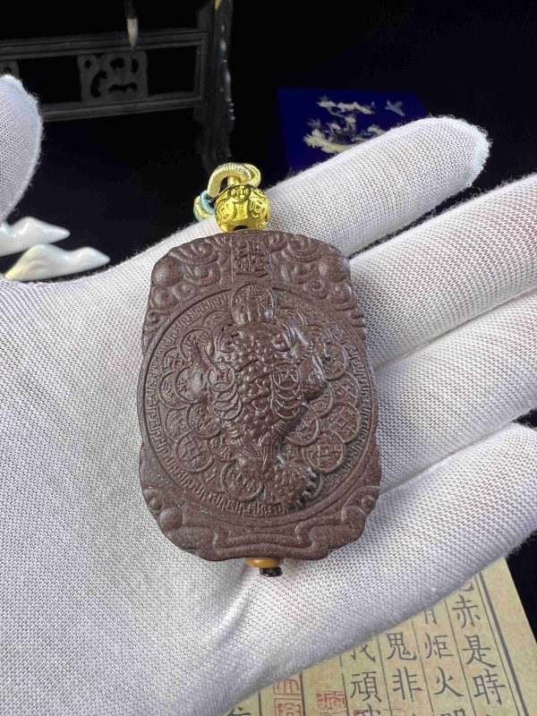 To Pluck the Laurel and Welcome the Gold: A Fortune Tied to the Sacred Scent