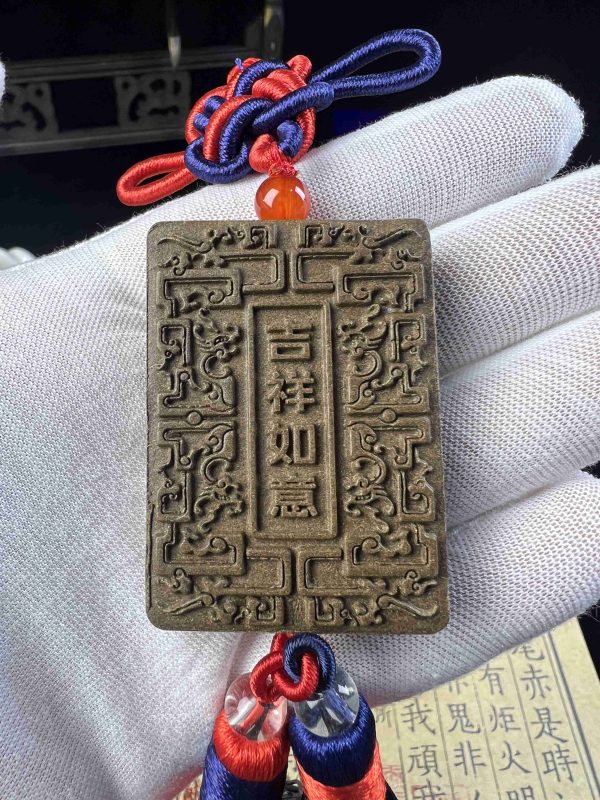 Serene Wish: The Two-Faced Soul of Scent