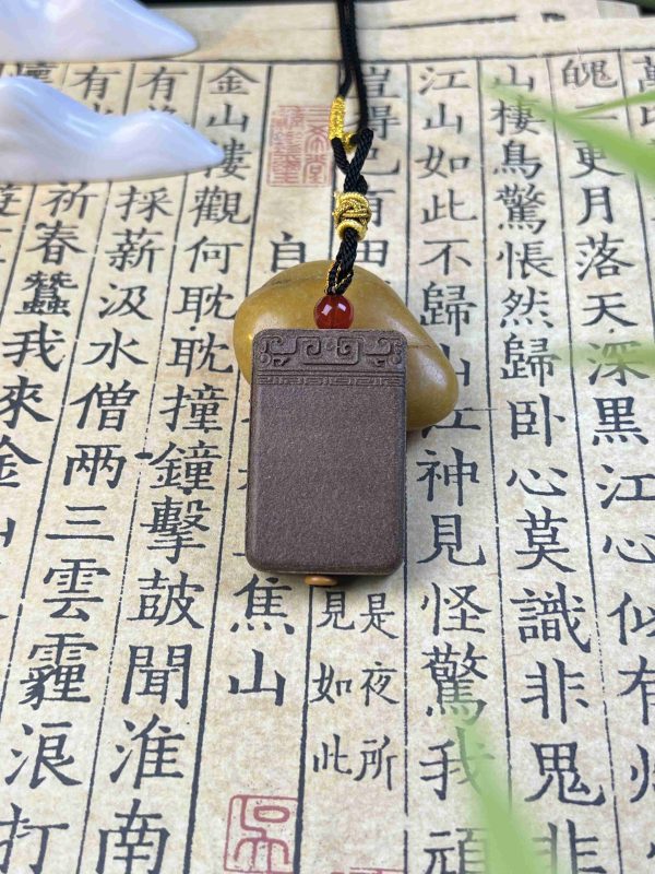 无事牌平头1 A Mind Unburdened, A Heart Serene: A Hidden Treasure Within the Bed-curtains