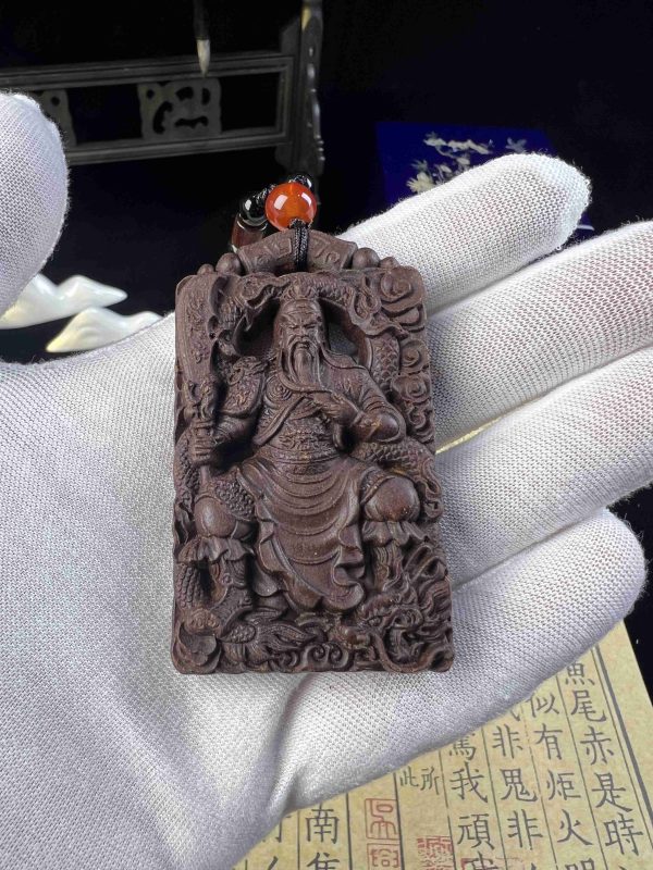 Saintly Guan: The Aura of Loyalty that Invites Wealth, Embodied in Sacred Fragrance