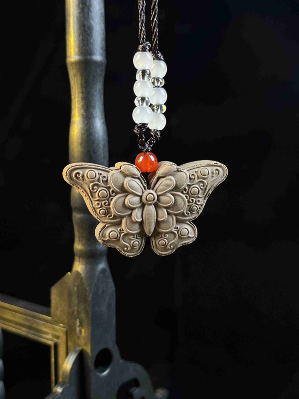 蝴蝶香牌 Butterflies Courting Blossoms: Lady Rui's Herald Scented Talisman