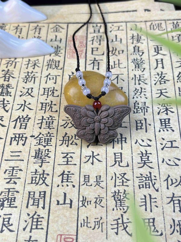 蝴蝶香牌1 Butterflies Courting Blossoms: Lady Rui's Herald Scented Talisman